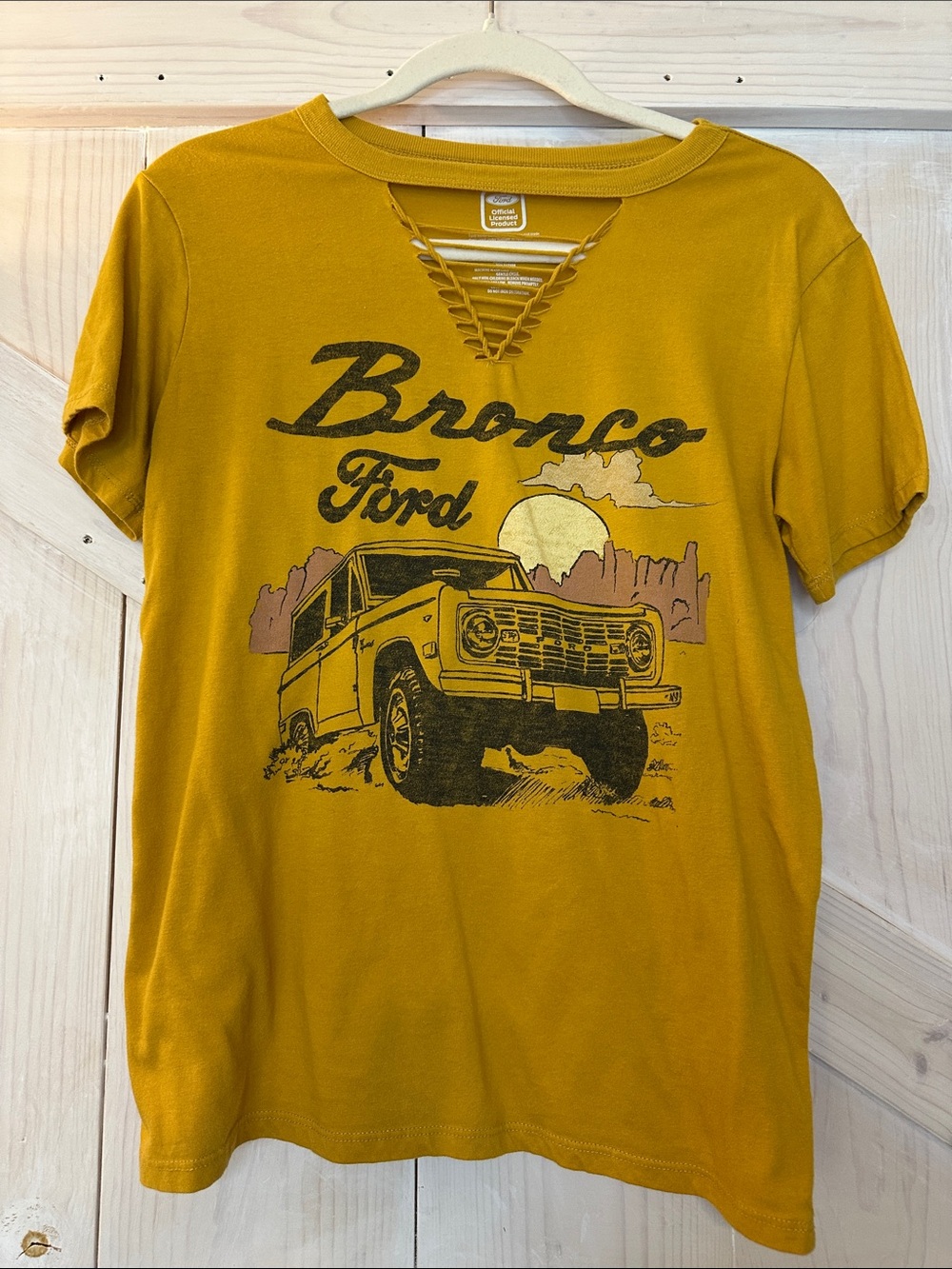 Ford Bronco Mustard Yellow Graphic Tee Size small